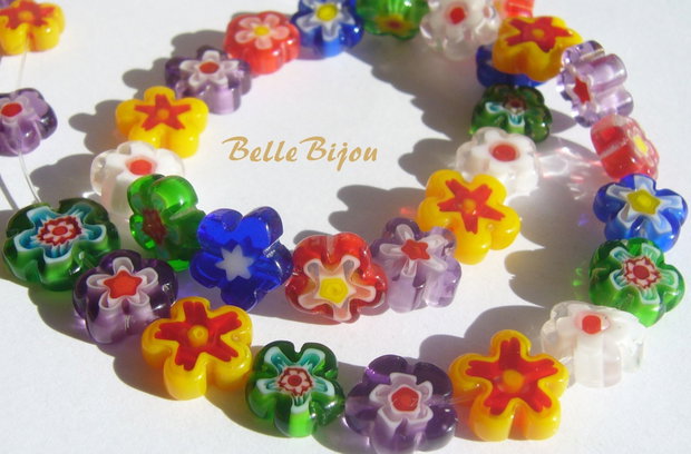 Millefiori in forma de floare aprox 3.5-4.5x10-11 mm