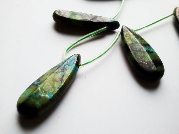1b Chrysocolla  pandantiv lacrima fatetata 40x15mm