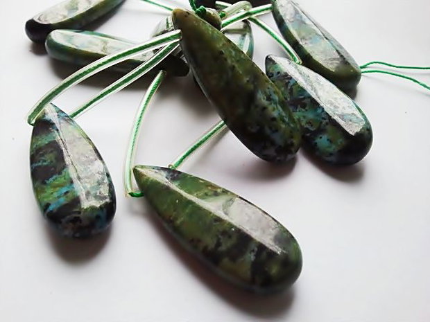 1b Chrysocolla  pandantiv lacrima fatetata 40x15mm