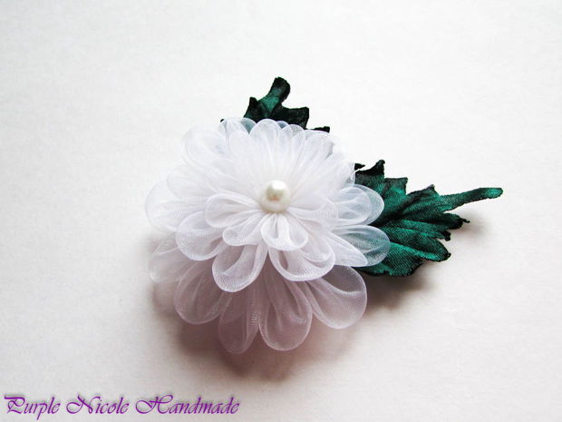 Daphne  - floare textila kanzashi organza alba