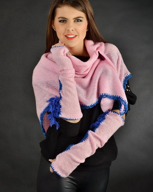 set- esarfa  accesorizata cu manusi