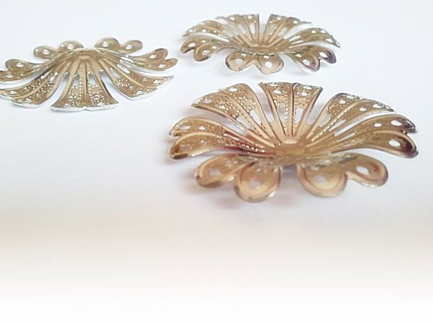 1b element decorativ filigranat argintiu inchis 40mm