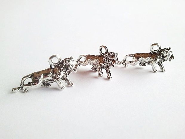 1b charm 3D placat argint '' leu '' 21x14mm