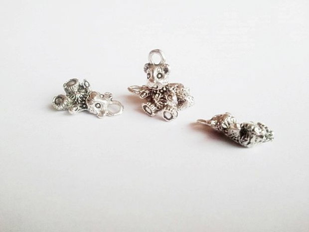 1b charm 3D argintat ursulet 17x10mm (SRG0 09 )