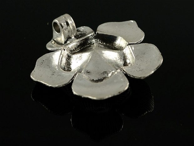 N673 Pandantiv floare argintie 39mm