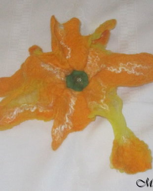 Floare orange - Brosa