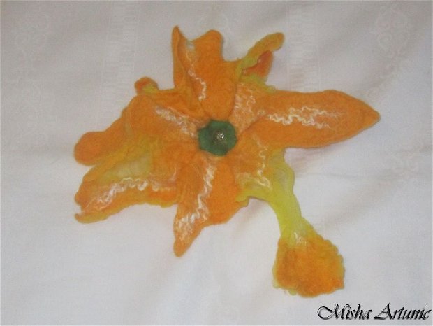 Floare orange - Brosa