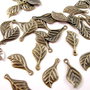 3242 - 50 buc Charms frunze bronz 20x9.5mm