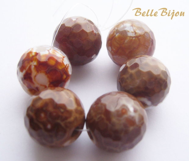 Agate fatetate alb-caramizii aprox 14 mm