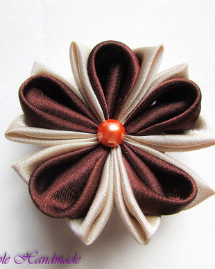 Brosa Ciocolata cu lapte - floare textila kanzashi