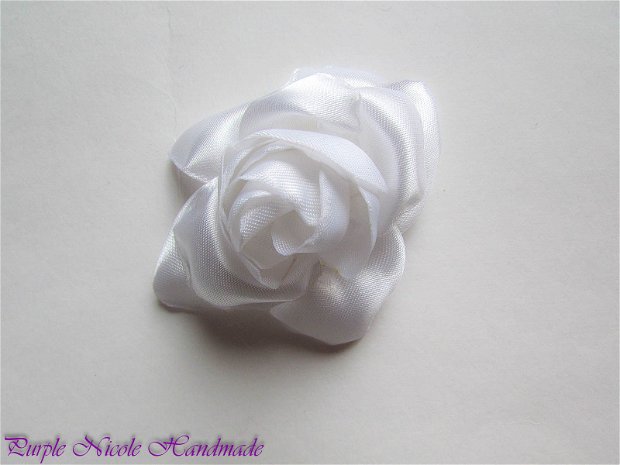 Brosa White Rose - saten alb