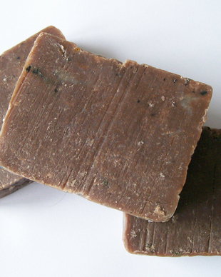 SAMPON SOLID IMPOTRIVA CADERII PARULUI CU BRUSTURE, GINSENG ROSU, MESTECAN, URZICA, AMLA SI NEEM