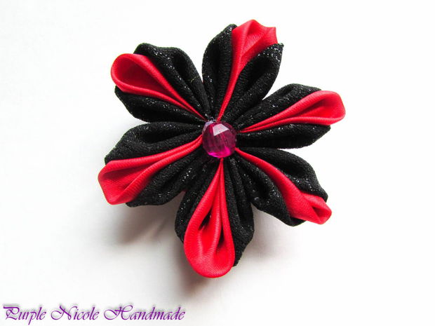 Brosa Red Night - floare textila kanzashi