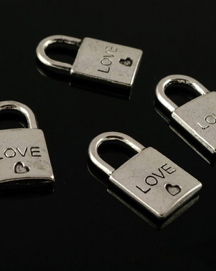 E799 Charms lacat  argintiu antic 20x11mm
