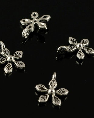 N827.4 Charms floare argintiu antic 12x4mm