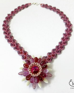 Floare fuchsia - colier delicat