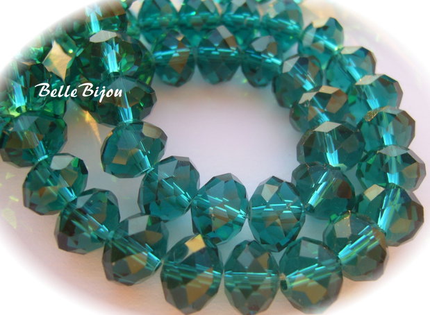 Cristale din sticla fatetate verde smarald aprox 10x7 mm