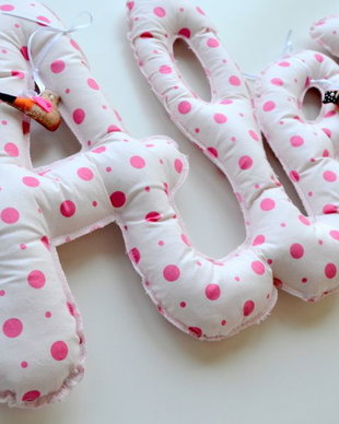Litere decorative din material textil