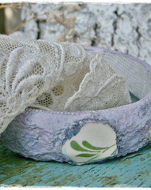 Bratara papier-mache