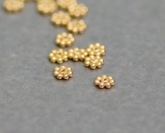 10b Distantier placat aur ,floare 4x2mm (GP0010 )