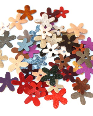 *** Floricele dragalase decupate din piele ***