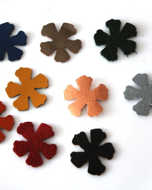 *** Floricele decupate din piele  ***
