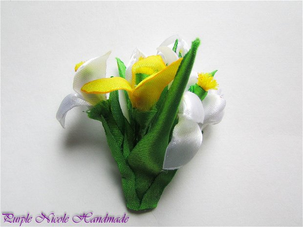 Brosa Narcise - buchetel flori textile satin