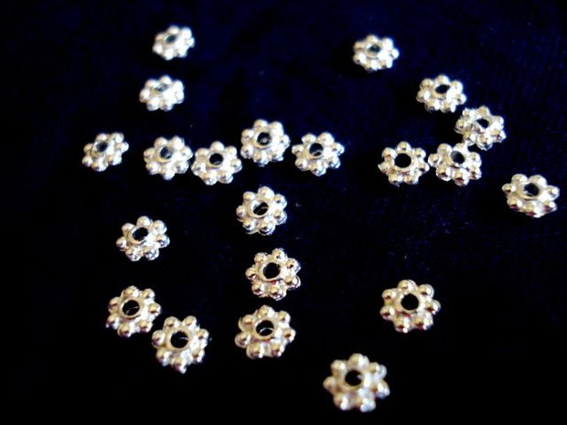 10b distantiere floare placate argint 4mm (SP0040)