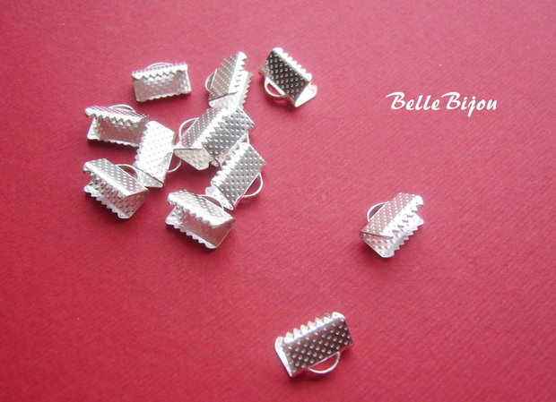 Capat argintat pentru piele, organza, etc, aprox 8x10 mm