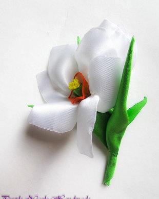 Brosa April - buchetel flori textile satin