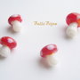 Familie de ciupercute rosii din sticla lampwork