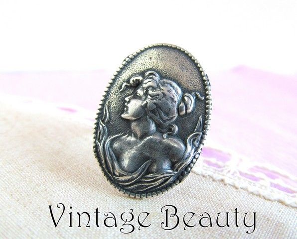 VINTAGE BEAUTY - INEL CAMEE