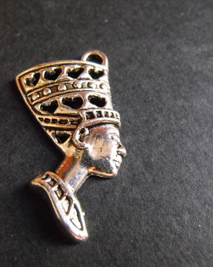 PANDANTIV NEFERTITI - 39 X 27 MM