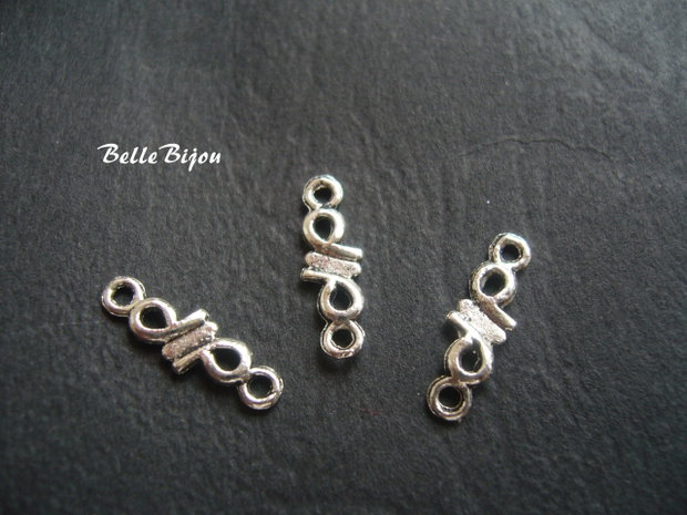 Link argintiu antichizat aprox 1x5x16 mm