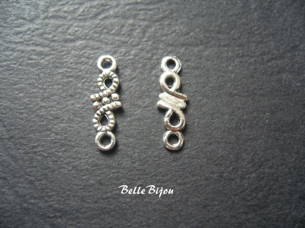 Link argintiu antichizat aprox 1x5x16 mm