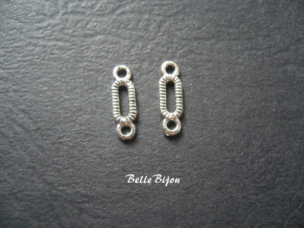 Link argintiu antichizat aprox 1.5x4.5x14 mm