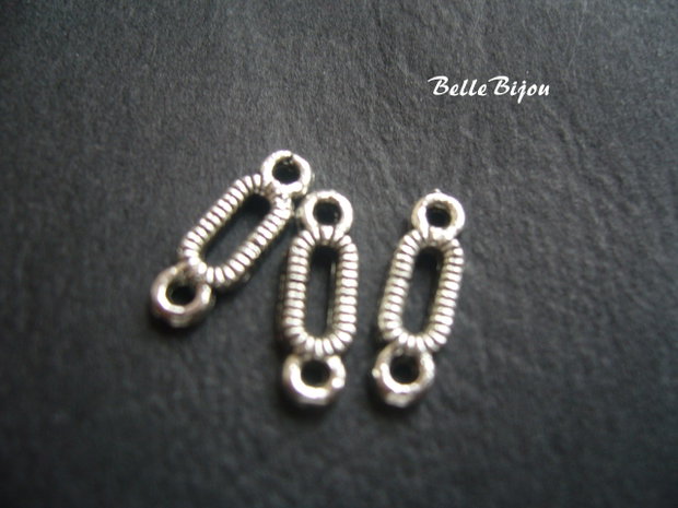 Link argintiu antichizat aprox 1.5x4.5x14 mm