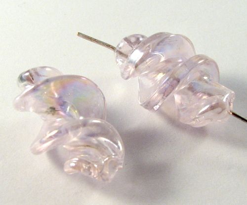 3603 - 2buc Margele sticla lampwork twist roz efect AB