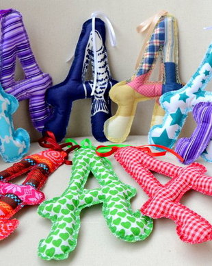 Litere decorative din material textil