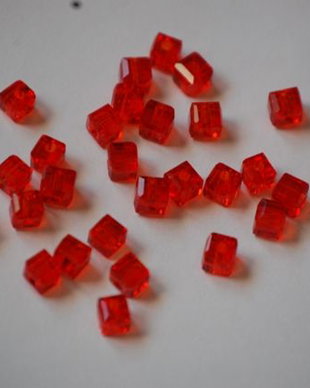LMS414 - margele cubice rosii - 4mm