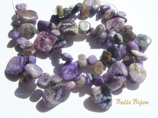 Sirag charoite format din 67 bucati free form