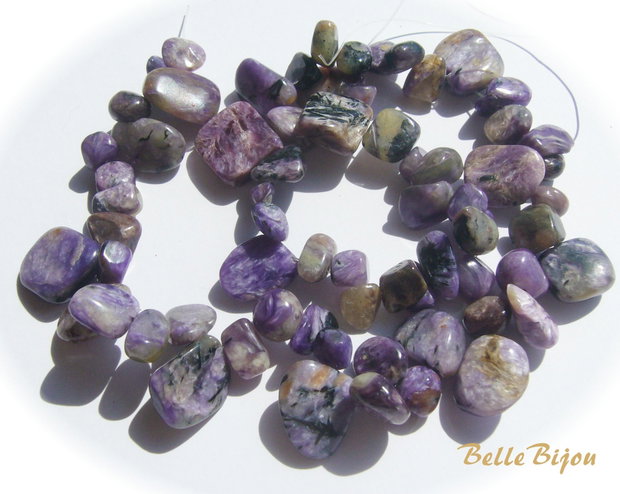 Sirag charoite format din 67 bucati free form