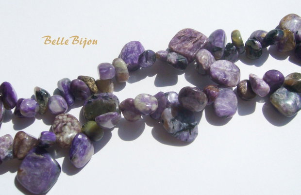 Sirag charoite format din 67 bucati free form