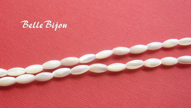 Bob de orez din sidef alb aprox 4x8 mm