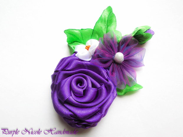 Bundle of Love - cordeluta flori saten