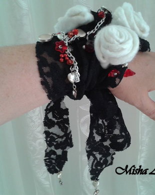 vqndut Bratara - The Vamp in love