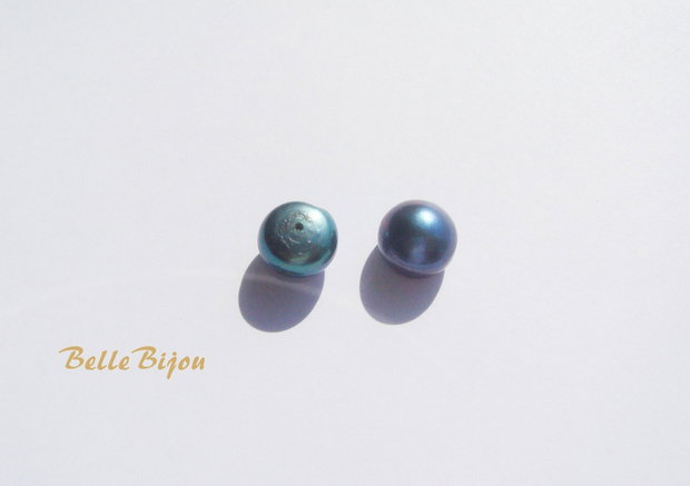 (2 buc) Perle peacock SEMI - gaurite de diametru aprox 10.5 mm