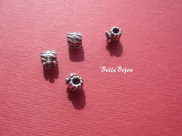 Spatiator cu 1 floricica din argint INDIA 6x7 mm