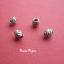 Margica tub cu model floral din argint antichizat INDIA aprox 6x6 mm