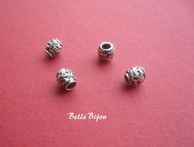 Margica tub cu model floral din argint antichizat INDIA aprox 6x6 mm